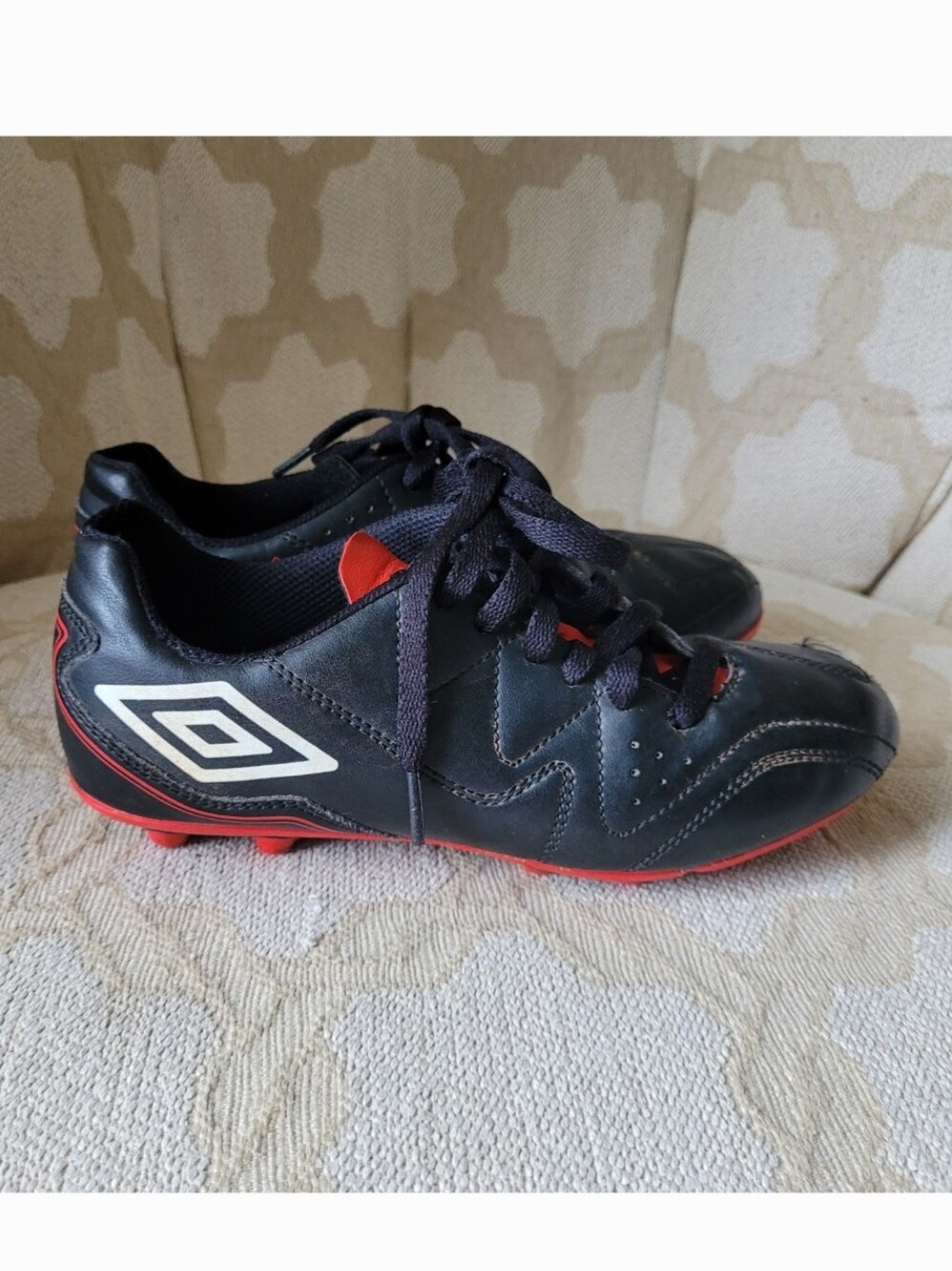 UMBRO SOCCER CLEATS CITADEL HGR JR BLACK RED UNISEX KIDS SIZE 3